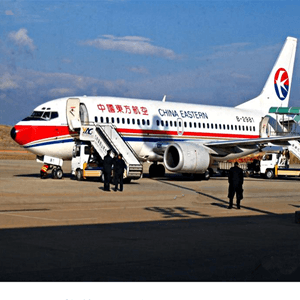 白山机场空运航空快运业稳步发展的原因是什么？